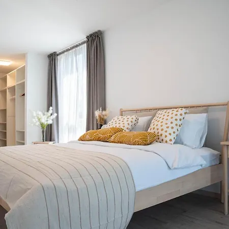Amaris Apartamente شقة فندقية 4*