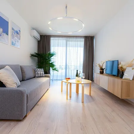 Apartahotel Amaris Aparthotel, Situat Pe Faleza Din Nord, La 2 Pasi De Plaja, Complet Utilate Eforie Nord