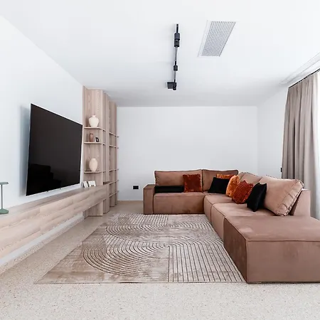 Amaris Aparthotel 4*