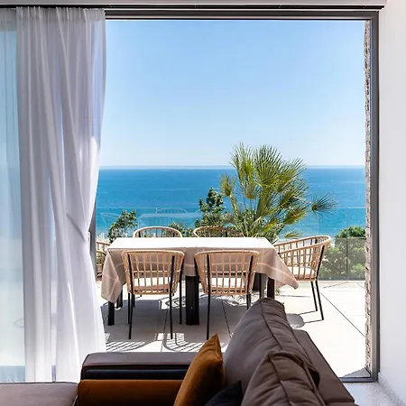 Amaris Aparthotel, Situat Pe Faleza Din Nord, La 2 Pasi De Plaja, Complet Utilate